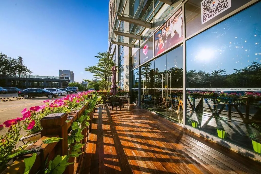 ZMAX Hotel Guangzhou Luogang Science City Shenzhou Road Metro Station