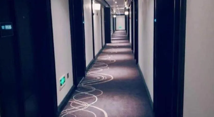 Xana Hotelle·Nanchang Bayi Square Metro Station