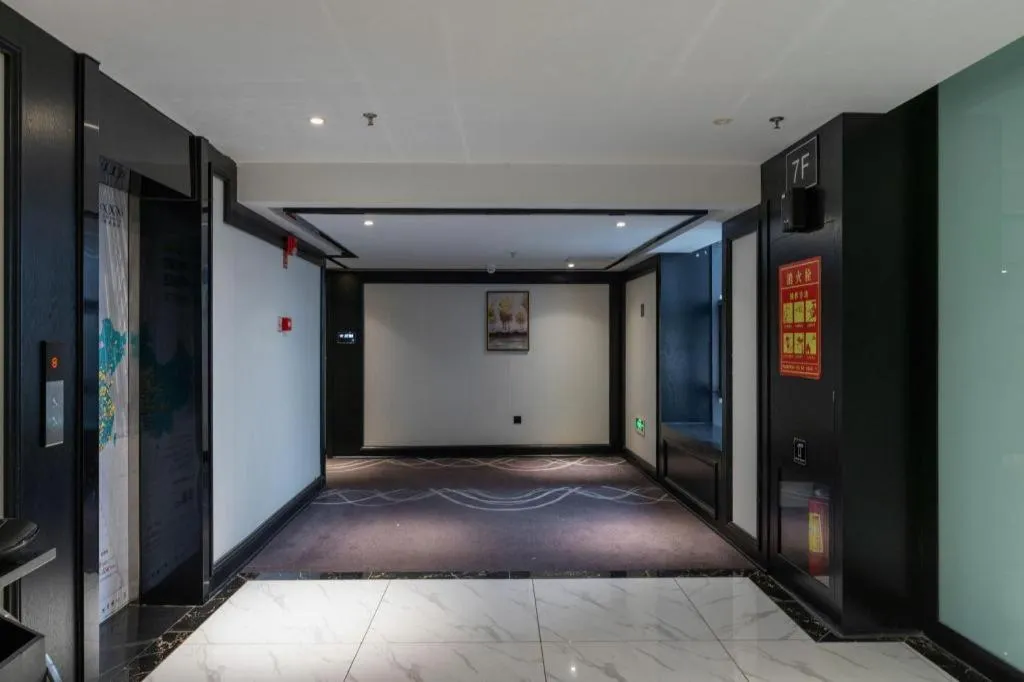 Xana Hotelle·Nanchang Bayi Square Metro Station