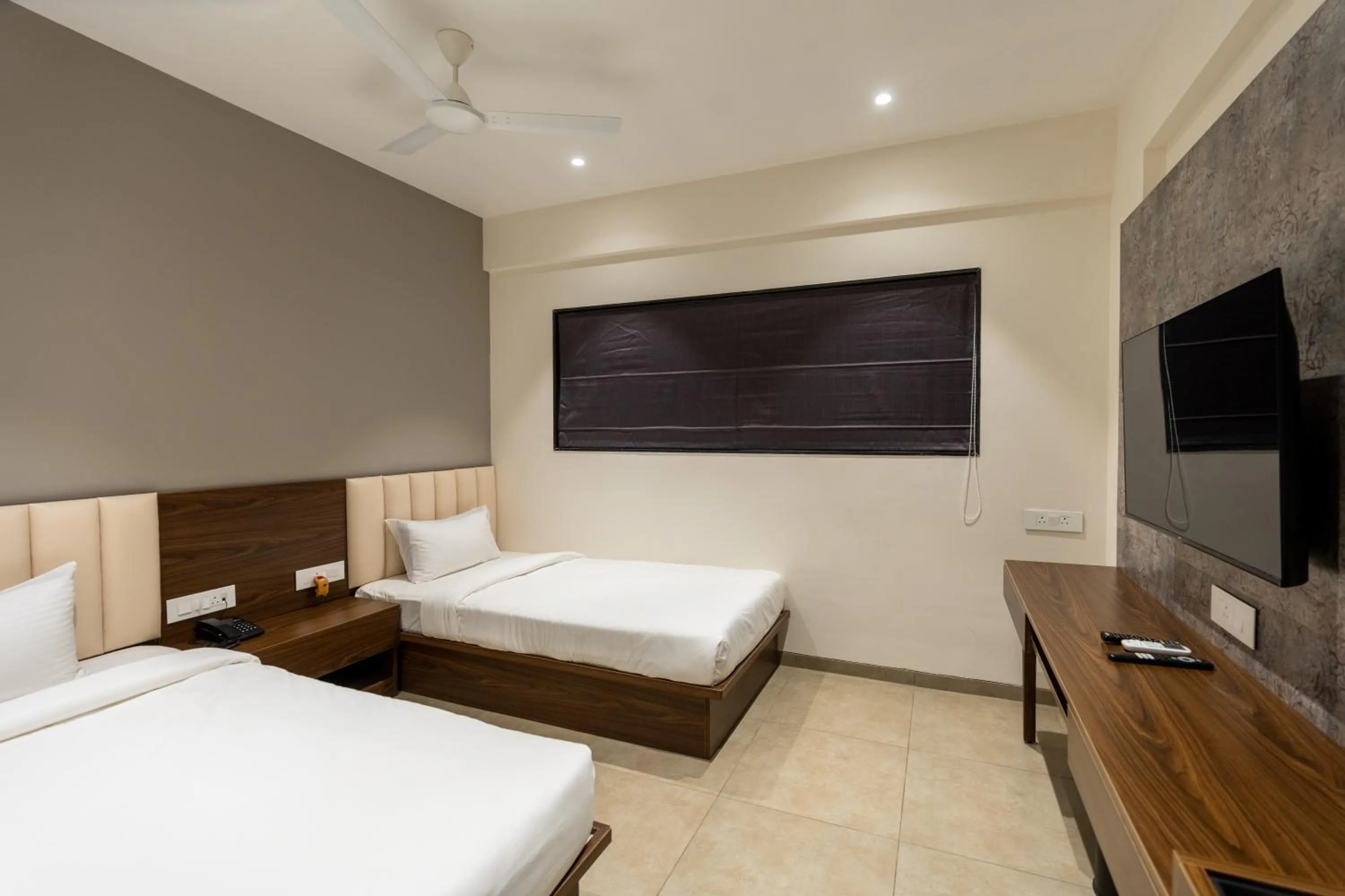 Bedroom, Bed in The Living Hub Business Hotel, Kolhapur