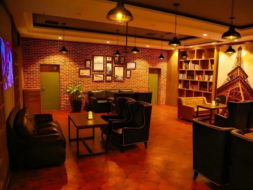 James Joyce Coffetel·Changchun Railway Station