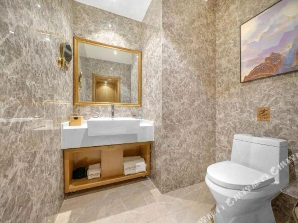 James Joyce Coffetel·Changchun Railway Station