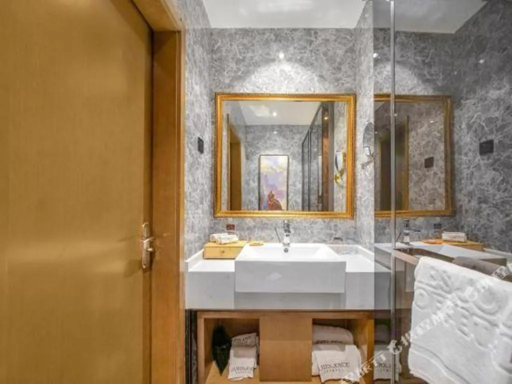 James Joyce Coffetel·Changchun Railway Station