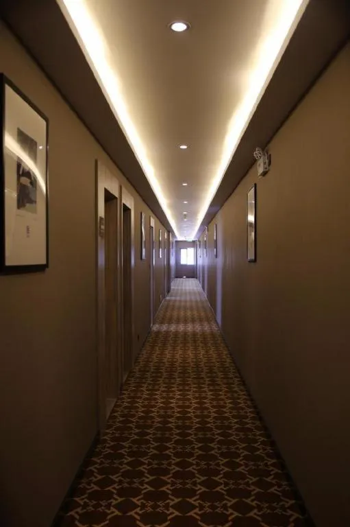 Pai Hotel Zhenjiang Railway Station South Square