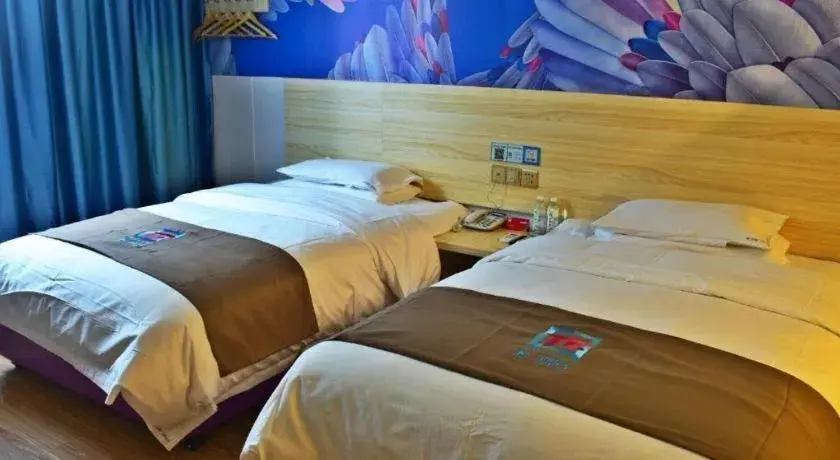 Bed in Hotel Pai Hezhou Lingfeng Plaza Bed in Hotel Pai Hezhou Lingfeng Plaza