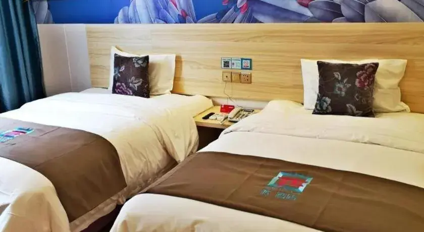 Bed in Hotel Pai Hezhou Lingfeng Plaza Bed in Hotel Pai Hezhou Lingfeng Plaza