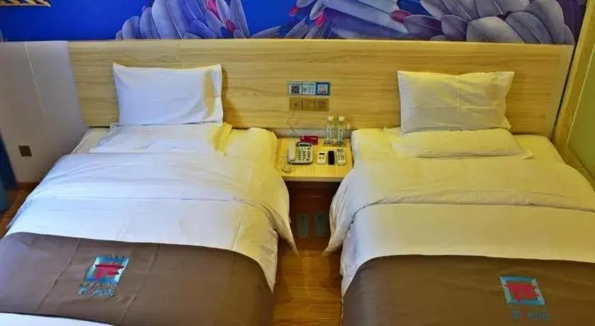 Bed in Hotel Pai Hezhou Lingfeng Plaza Bed in Hotel Pai Hezhou Lingfeng Plaza