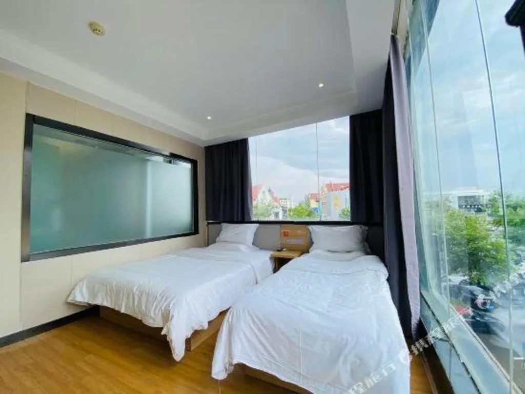Bed in 7 Days Premium Qingdao World of Ocean Qingdao University