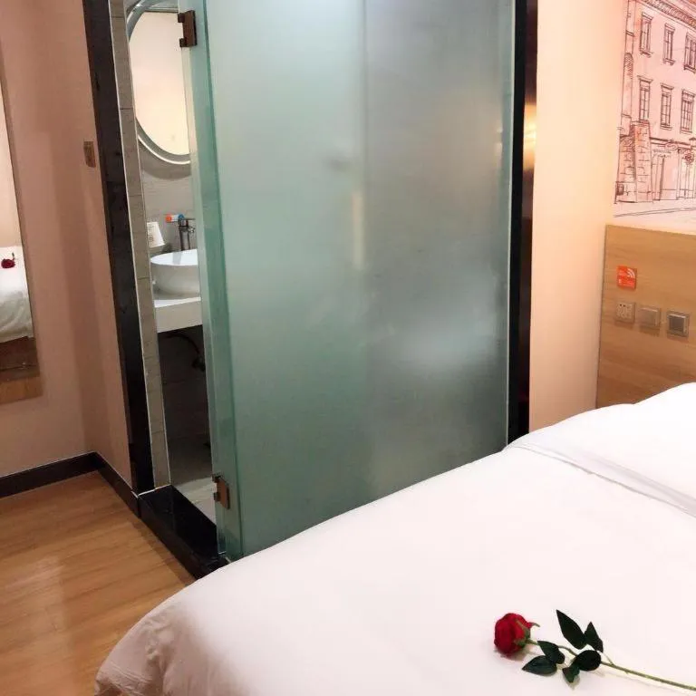 Bed in 7 Days Premium Qingdao World of Ocean Qingdao University