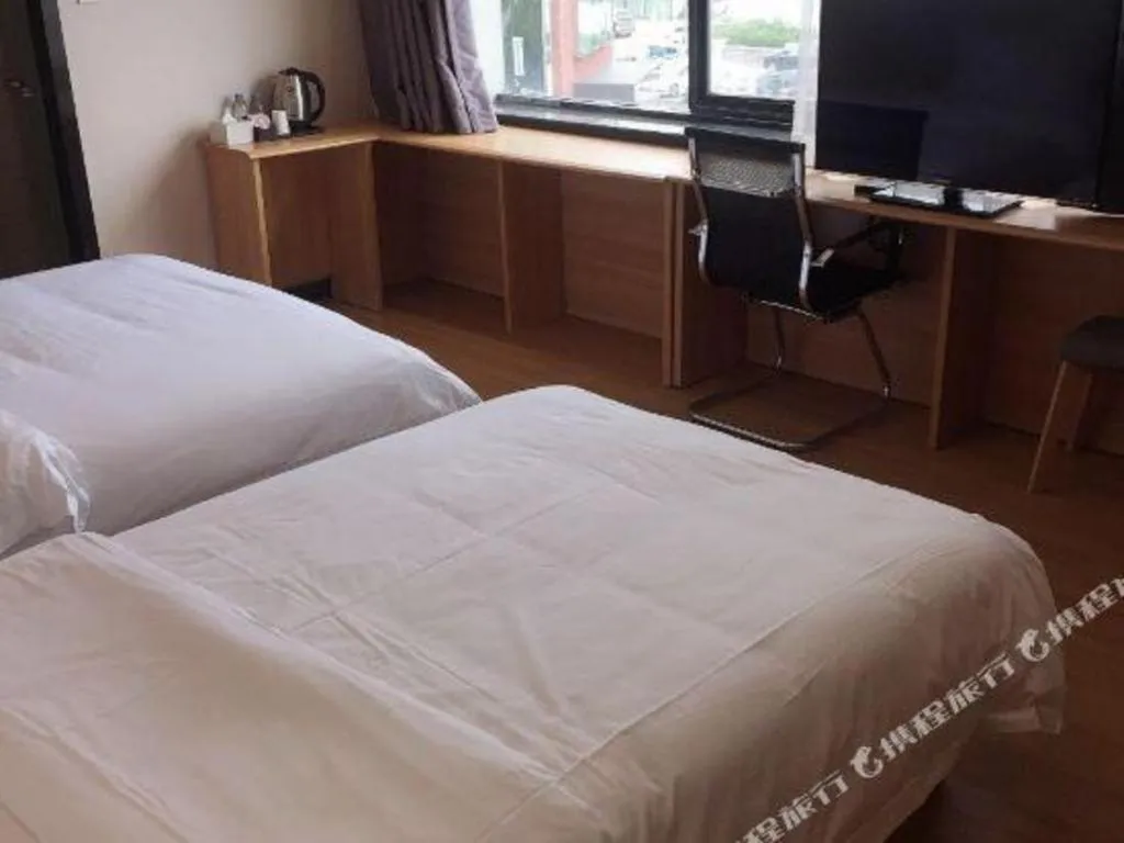 Bed in 7 Days Premium Qingdao World of Ocean Qingdao University
