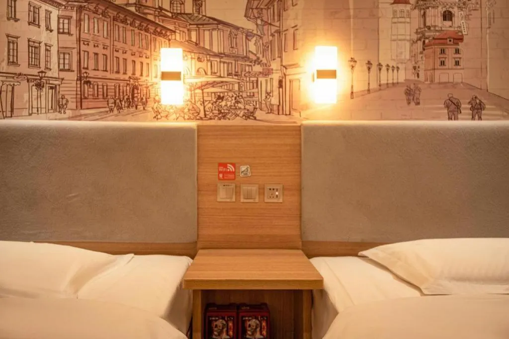 Bed in 7 Days Premium Qingdao World of Ocean Qingdao University