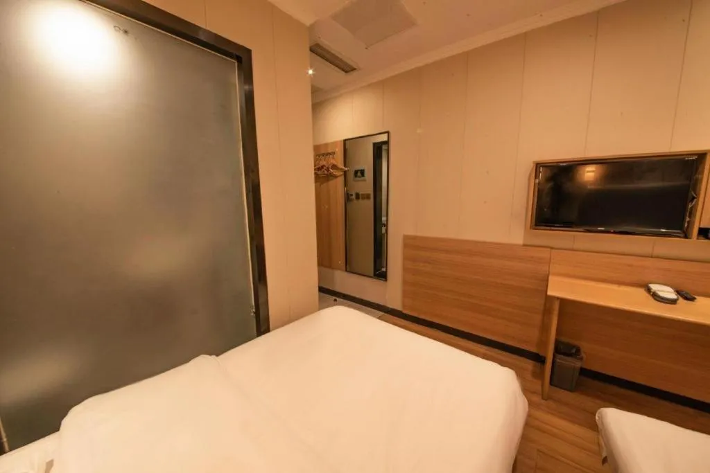 Bed in 7 Days Premium Qingdao World of Ocean Qingdao University