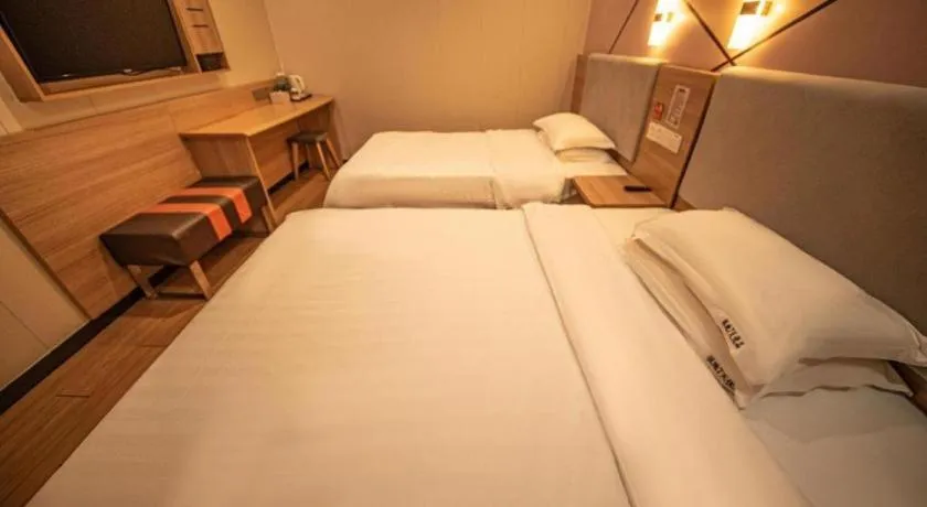 Bed in 7 Days Premium Qingdao World of Ocean Qingdao University