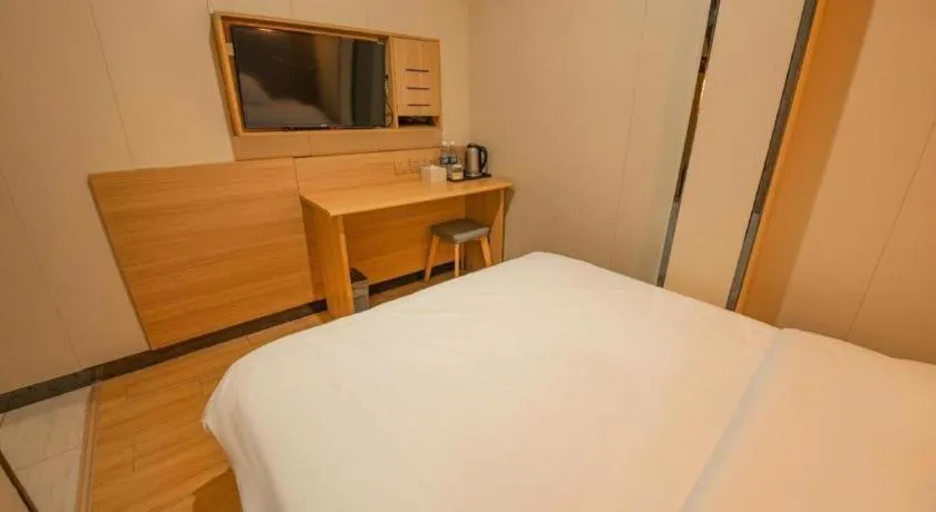 Bed in 7 Days Premium Qingdao World of Ocean Qingdao University