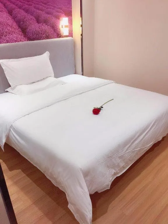 Bed in 7 Days Premium Qingdao World of Ocean Qingdao University