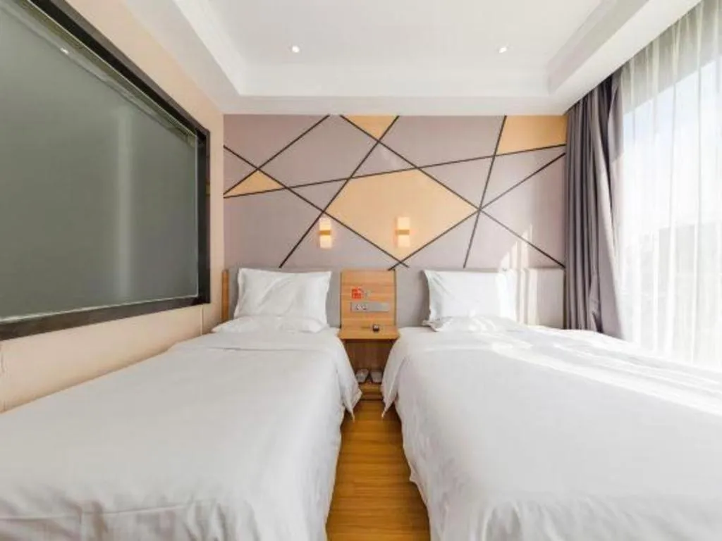 Bed in 7 Days Premium Qingdao World of Ocean Qingdao University