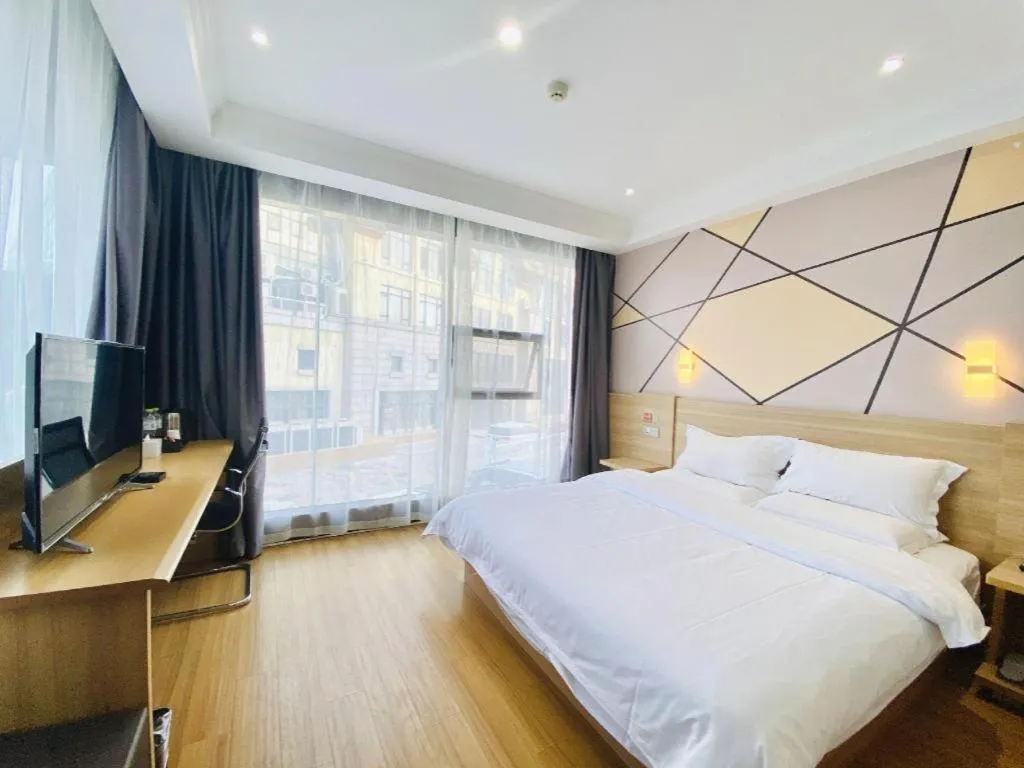 Bed in 7 Days Premium Qingdao World of Ocean Qingdao University