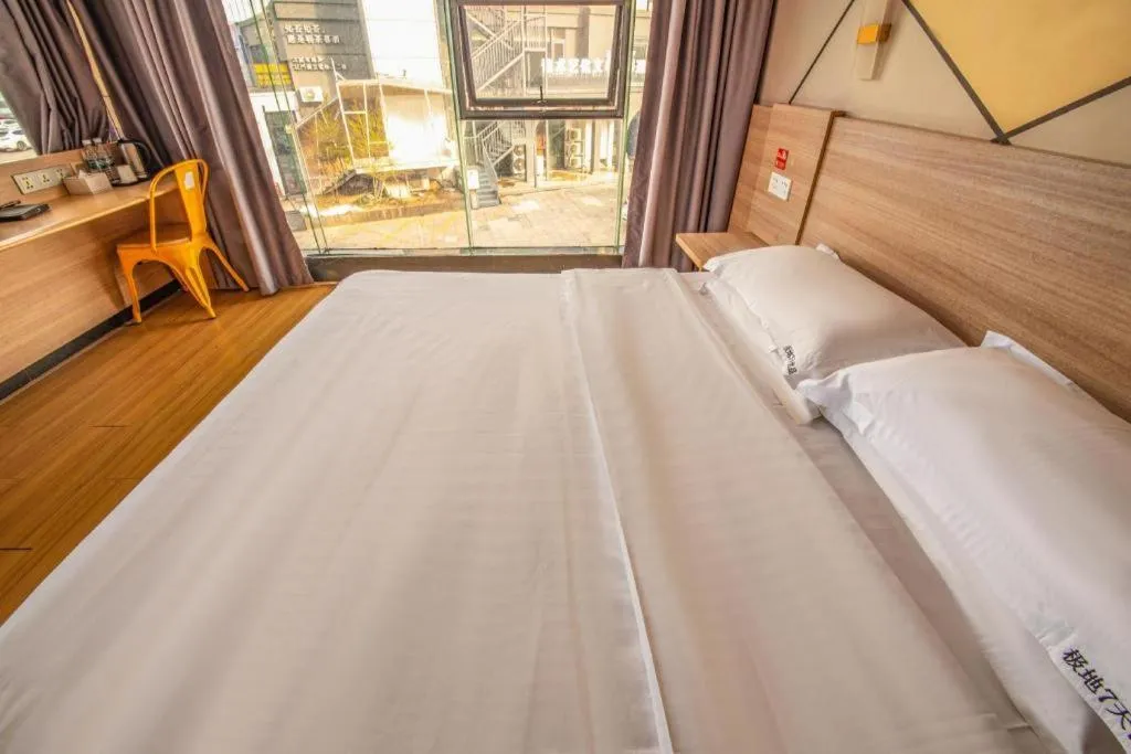 Bed in 7 Days Premium Qingdao World of Ocean Qingdao University