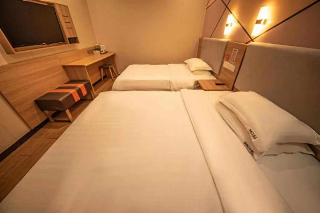 Bed in 7 Days Premium Qingdao World of Ocean Qingdao University