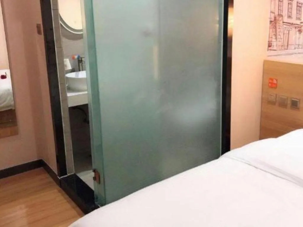Bed in 7 Days Premium Qingdao World of Ocean Qingdao University