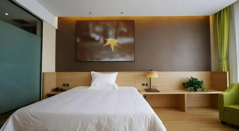 Bed in IU Hotel Zhangye High-Speed Railway Station Bed in IU Hotel Zhangye High-Speed Railway Station