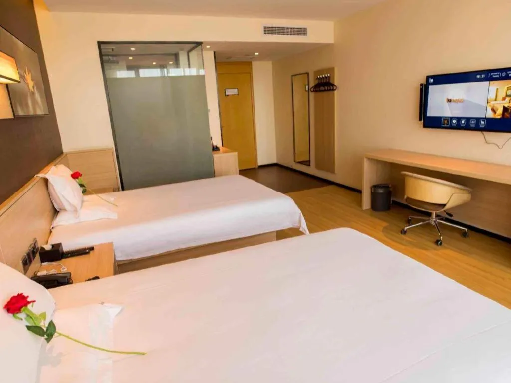 Bed in IU Hotel Zhangye High-Speed Railway Station