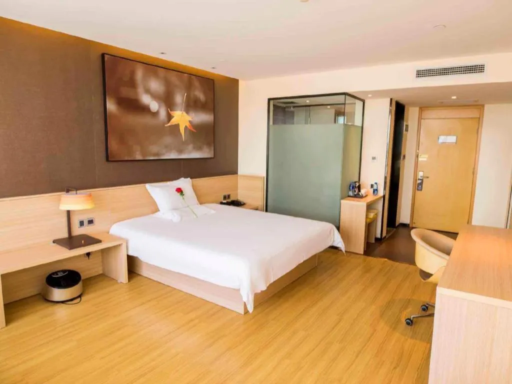 Bed in IU Hotel Zhangye High-Speed Railway Station