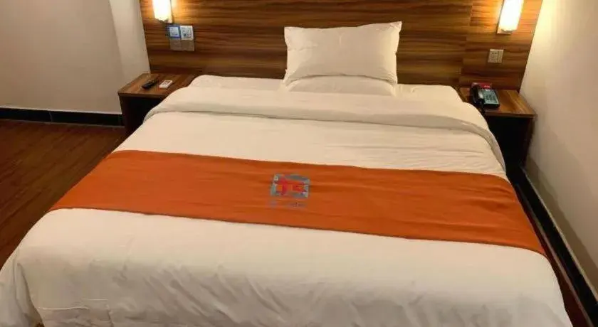 Bed in PAI Hotel Guangzhou Baiyun International Airport Zhongluotan Zhuliao Metro Station Bed in PAI Hotel Guangzhou Baiyun International Airport Zhongluotan Zhuliao Metro Station