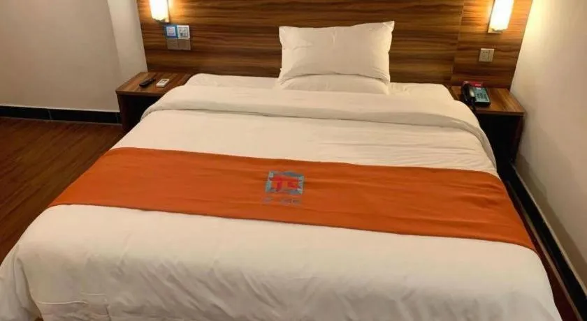 Bed in PAI Hotel Guangzhou Baiyun International Airport Zhongluotan Zhuliao Metro Station