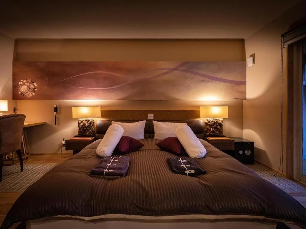 Bed in Yufuin Luxury Villa -zakuro-