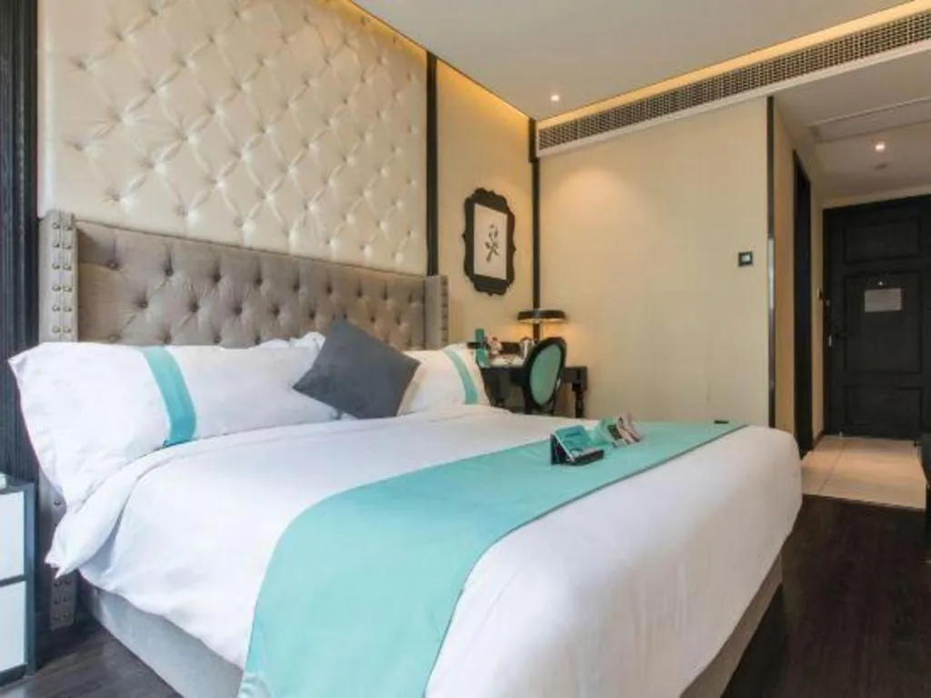 Bed in Xana Hotelle Shaghai Hongqiao Hub National Exhibition Center Qibao Lianming Road