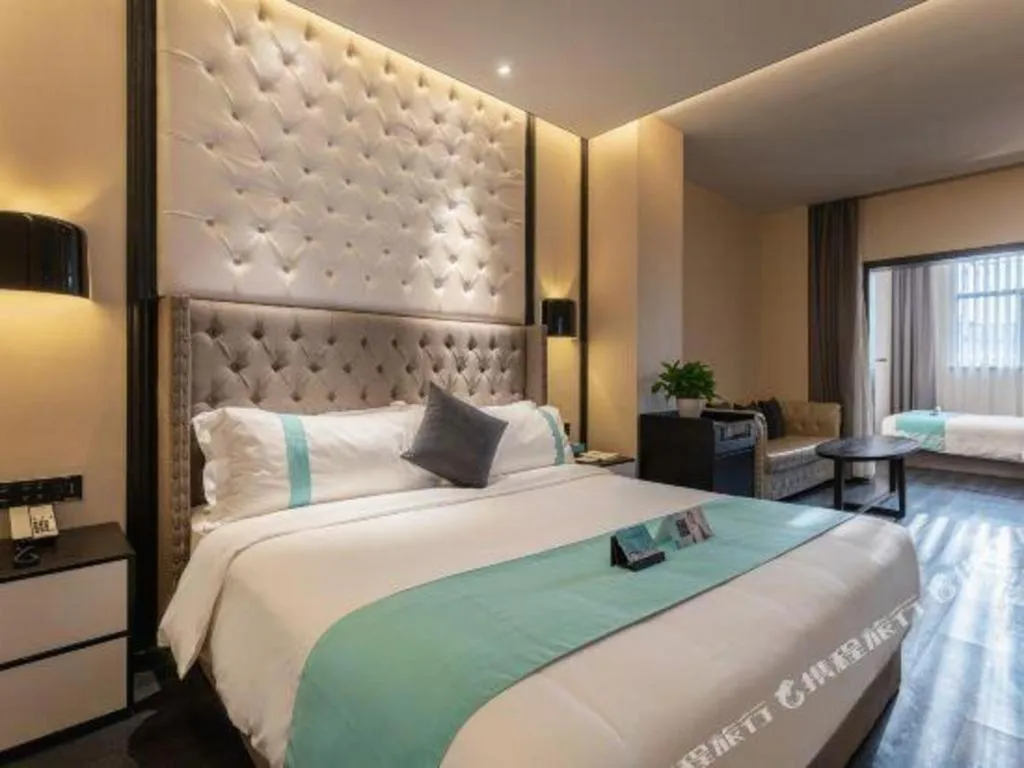 Bed in Xana Hotelle Shaghai Hongqiao Hub National Exhibition Center Qibao Lianming Road