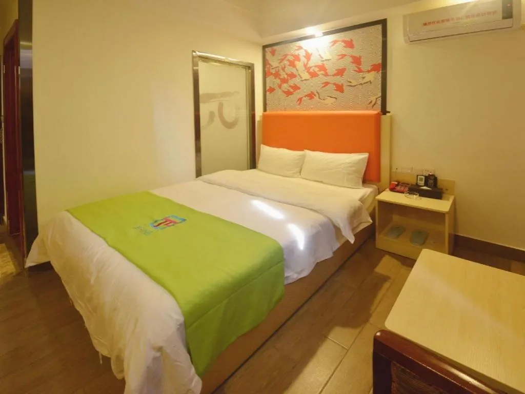 Bed in PAI Hotel·Huazhou Bus Terminal