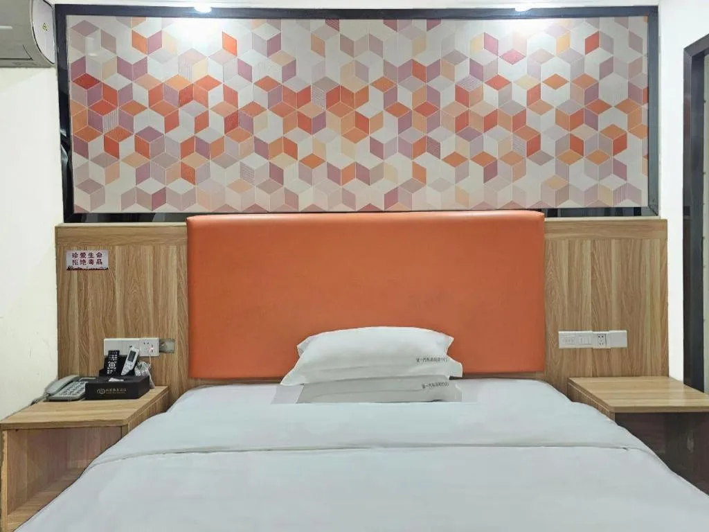 Bed in PAI Hotel·Huazhou Bus Terminal