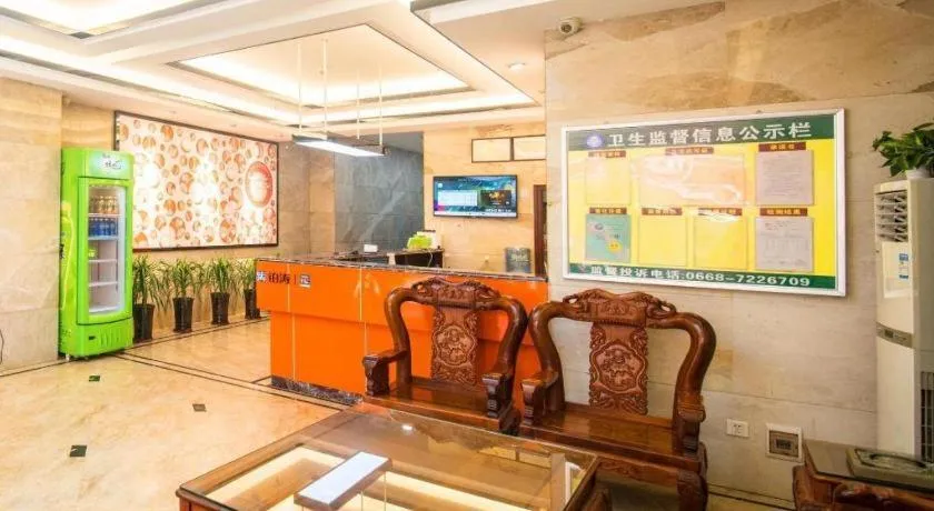Pai Hotel Huazhou Bus Terminal Store