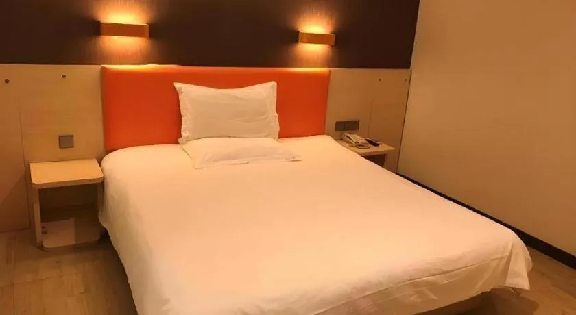 Bed in 7 Days Premium·Shenyang North Railway Station North Square