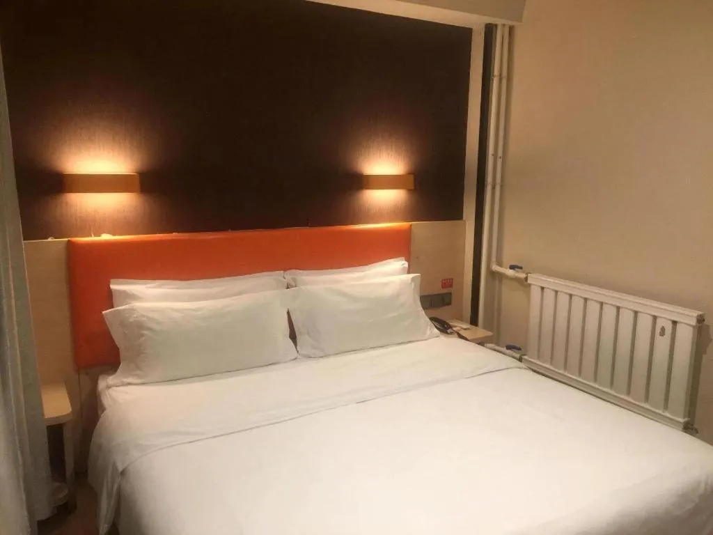 Bed in 7 Days Premium·Shenyang North Railway Station North Square