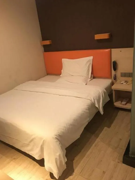 Bed in 7 Days Premium·Shenyang North Railway Station North Square