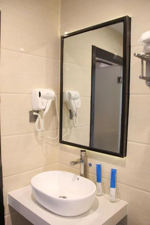 7 Days Premium·Shenyang North Railway Station North Square