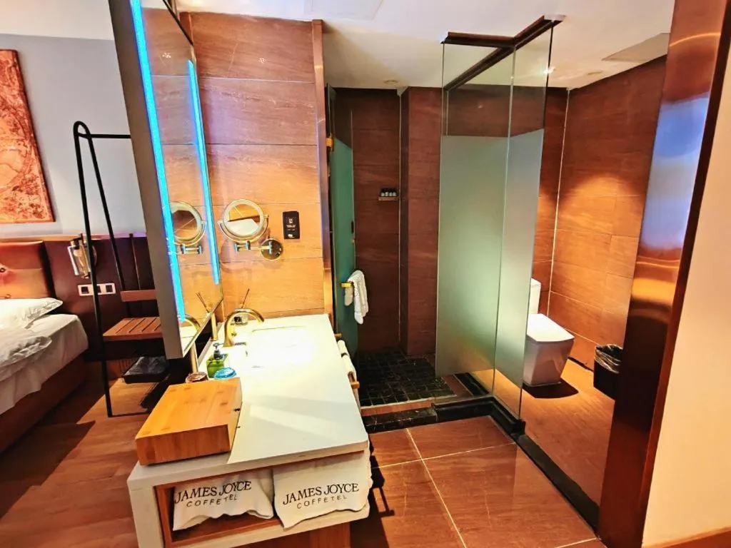 Bed in James Joyce Coffetel Zhengzhou CBD Exhibition Center Provincial People's Hospital