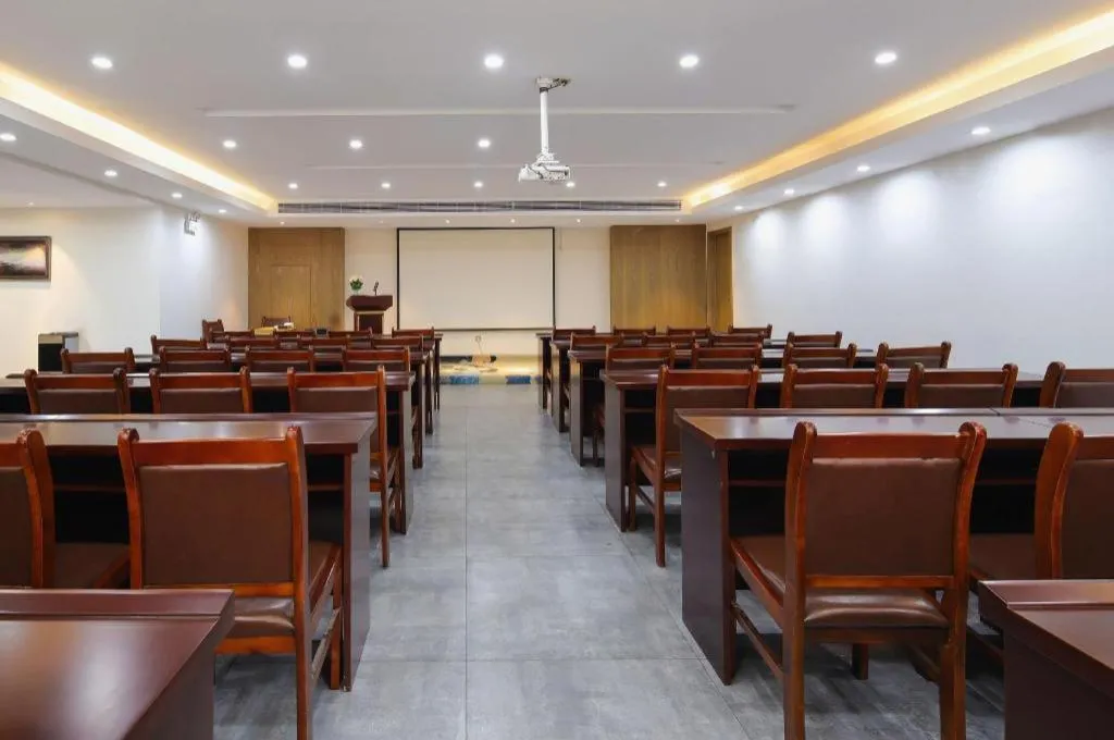 James Joyce Coffetel Zhengzhou CBD Exhibition Center Provincial People's Hospital