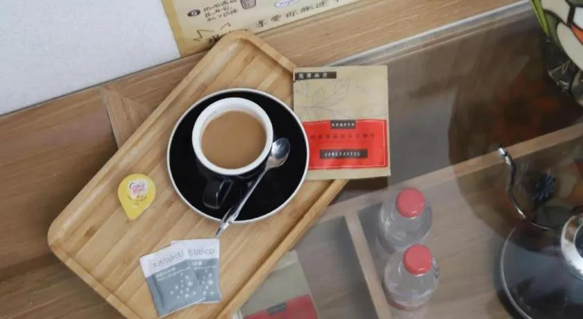 James Joyce Coffetel Zhengzhou CBD Exhibition Center Provincial People's Hospital