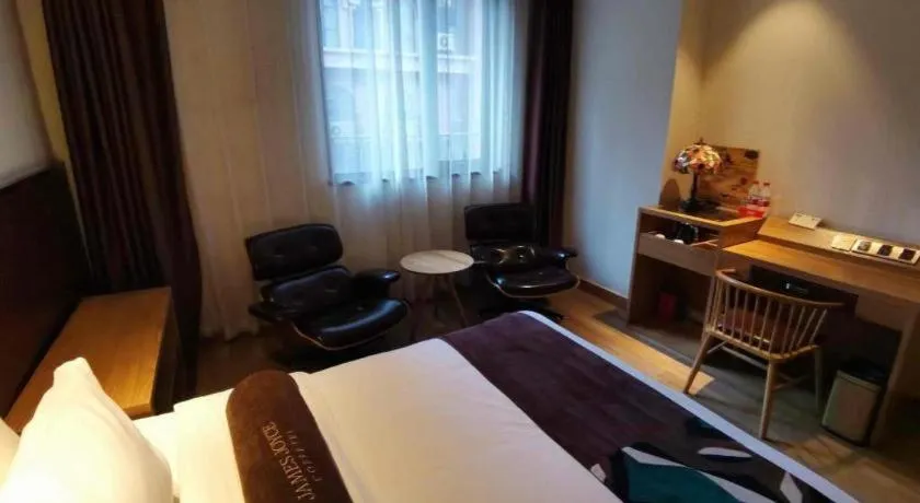Bed in James Joyce Coffetel Zhengzhou CBD Exhibition Center Provincial People's Hospital