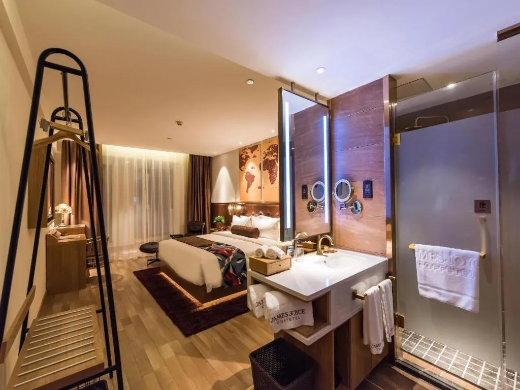 Bed in James Joyce Coffetel Zhengzhou CBD Exhibition Center Provincial People's Hospital