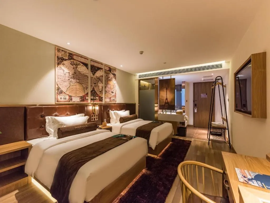 Bed in James Joyce Coffetel Zhengzhou CBD Exhibition Center Provincial People's Hospital