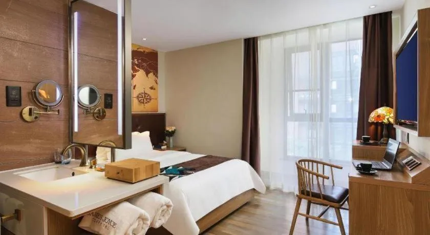 Bed in James Joyce Coffetel Zhengzhou CBD Exhibition Center Provincial People's Hospital