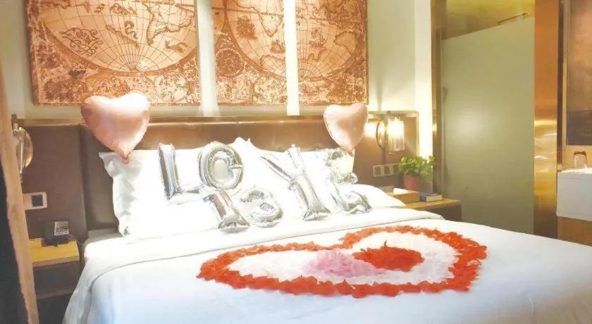 Bed in James Joyce Coffetel Zhengzhou CBD Exhibition Center Provincial People's Hospital