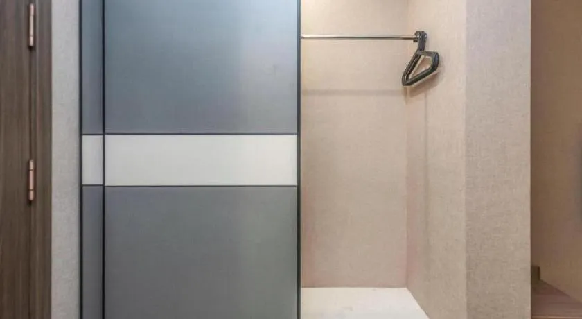 IU Hotel Qingdao Golden Beach Xuejiadao Metro Station