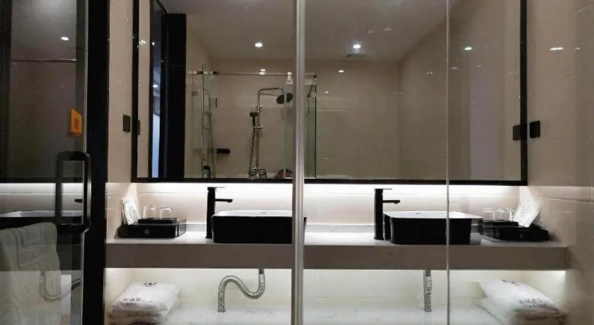 IU Hotel Qingdao Golden Beach Xuejiadao Metro Station