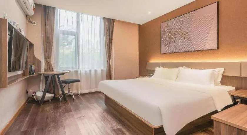 Bed in IU Hotel Qingdao Golden Beach Xuejiadao Metro Station